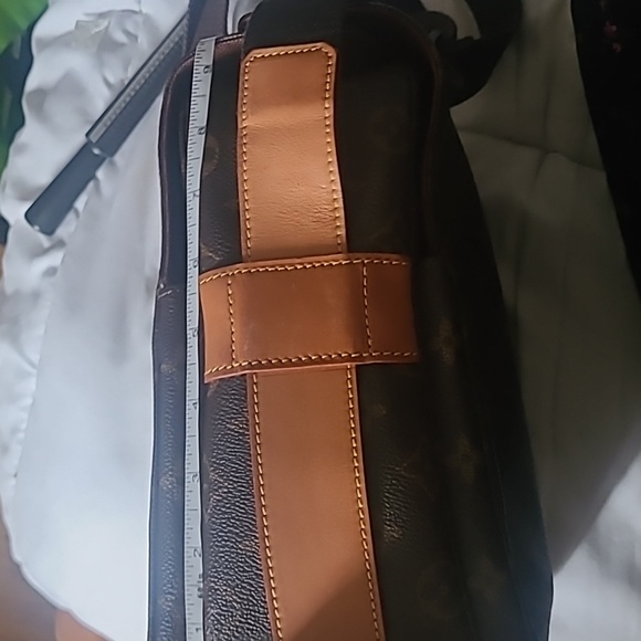 Authentic LOUIS VUITTON Navaiglio - Picture 10 of 17
